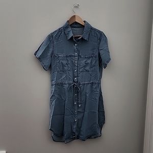 Short sleeved Jean dress.